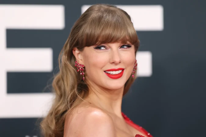 Achieve a Taylor Swift Smile with Dental Veneers?