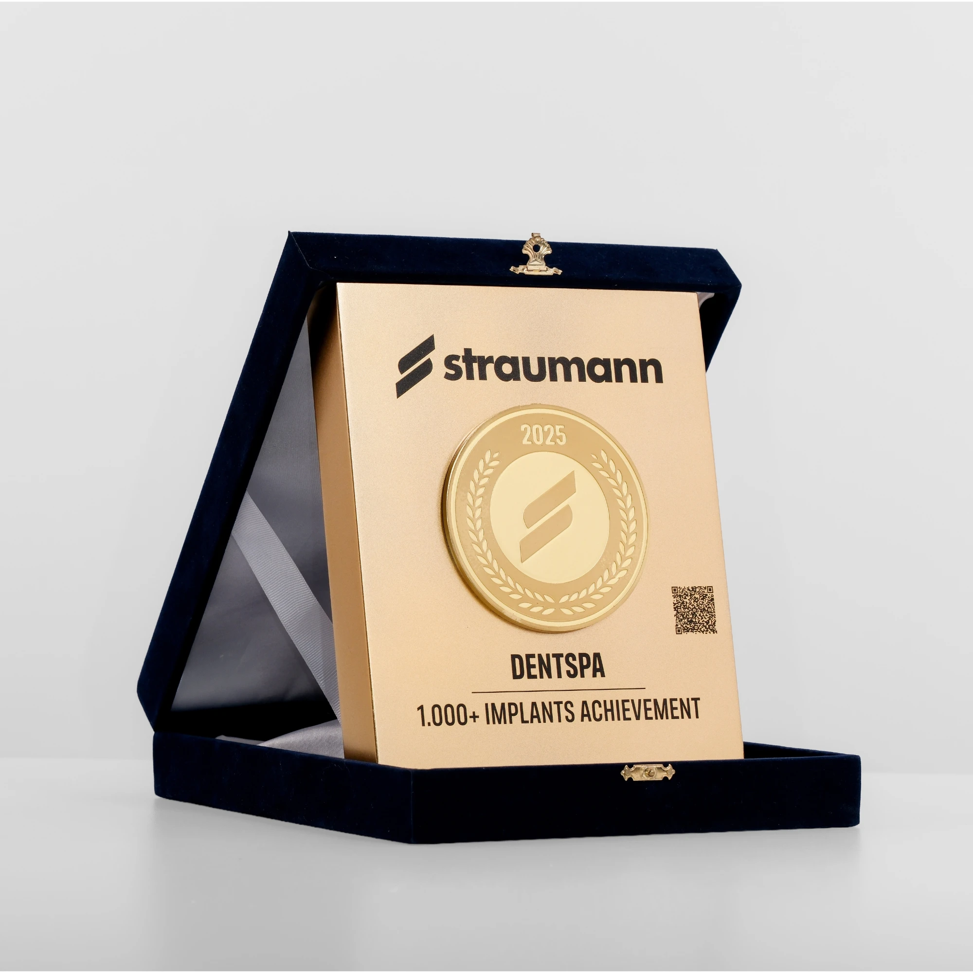 DentSpa team receiving the 2025 Straumann Achievement Award, Istanbul, Turkey